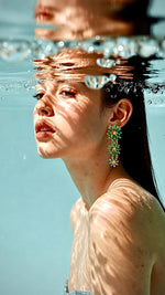Anemone Lumière Column Earrings - Green